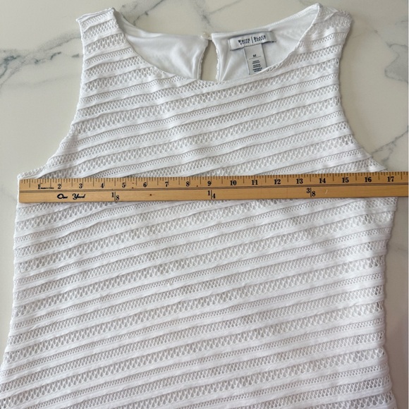 White House Black Market asymmetrical White top Medium - Picture 4 of 6